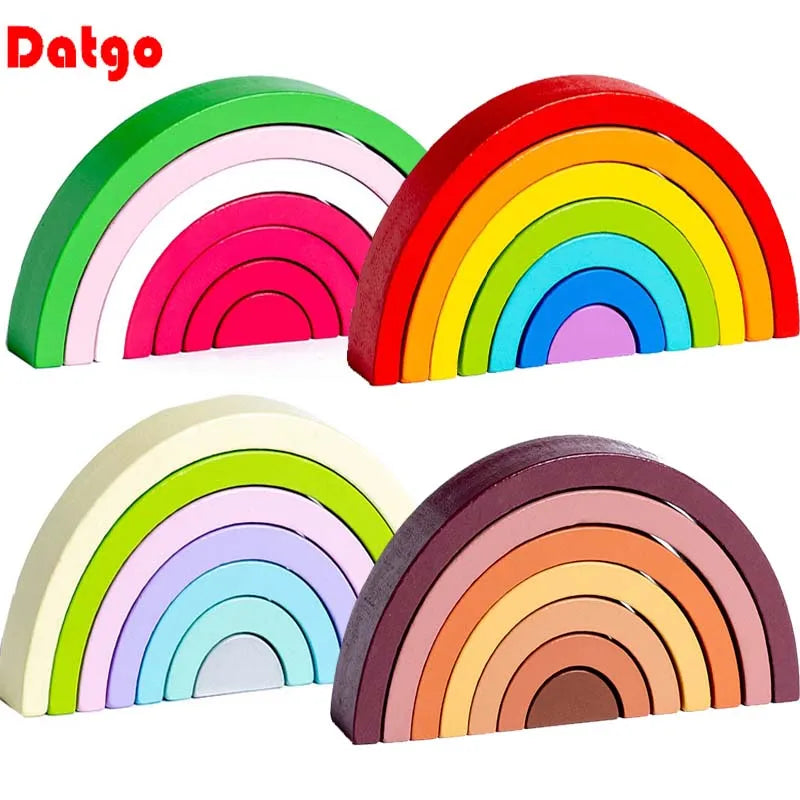 Arcoíris de madera en cuatro combinaciones de color