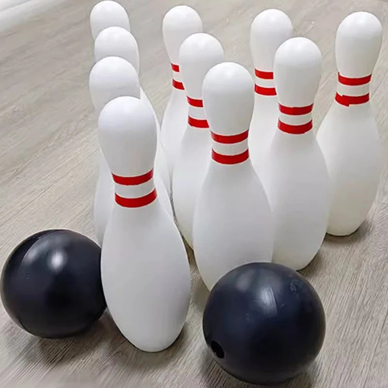 Bolos blancos con franjas rojas y bolas negras