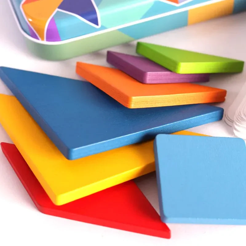 Piezas de madera de colores del tangram