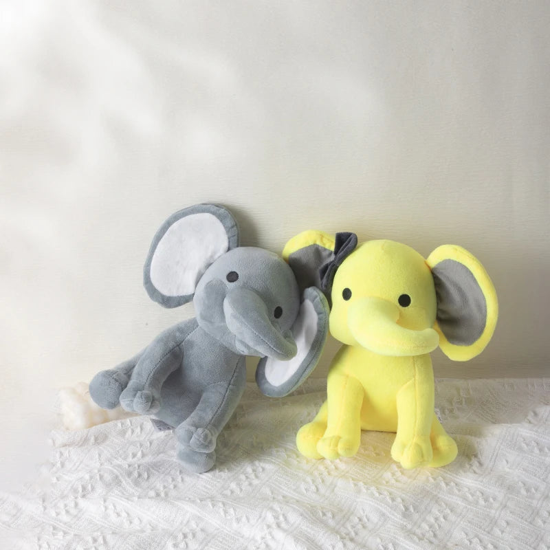 Elefantes de peluche gris y amarillo