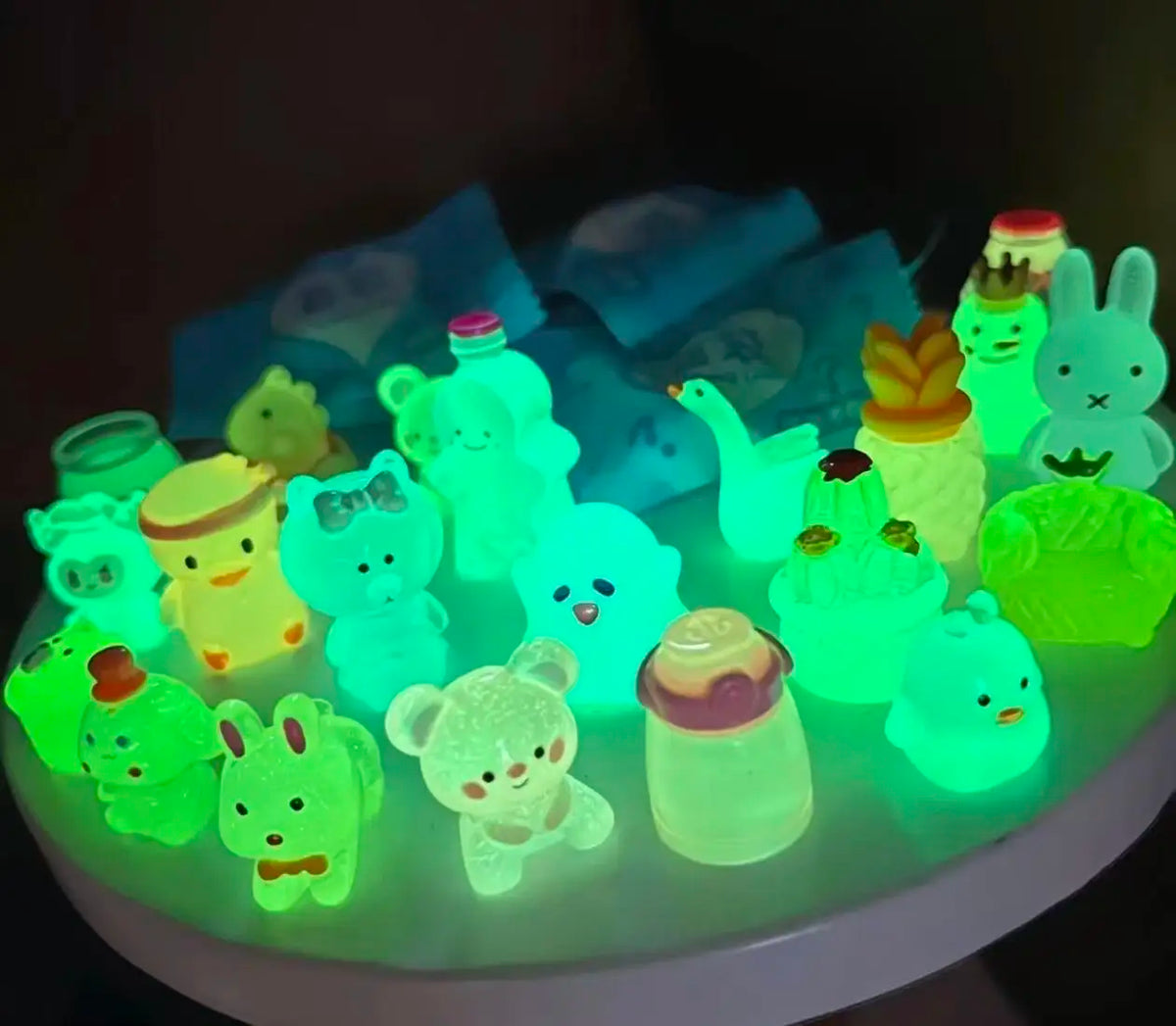 Figuritas brillando en la oscuridad