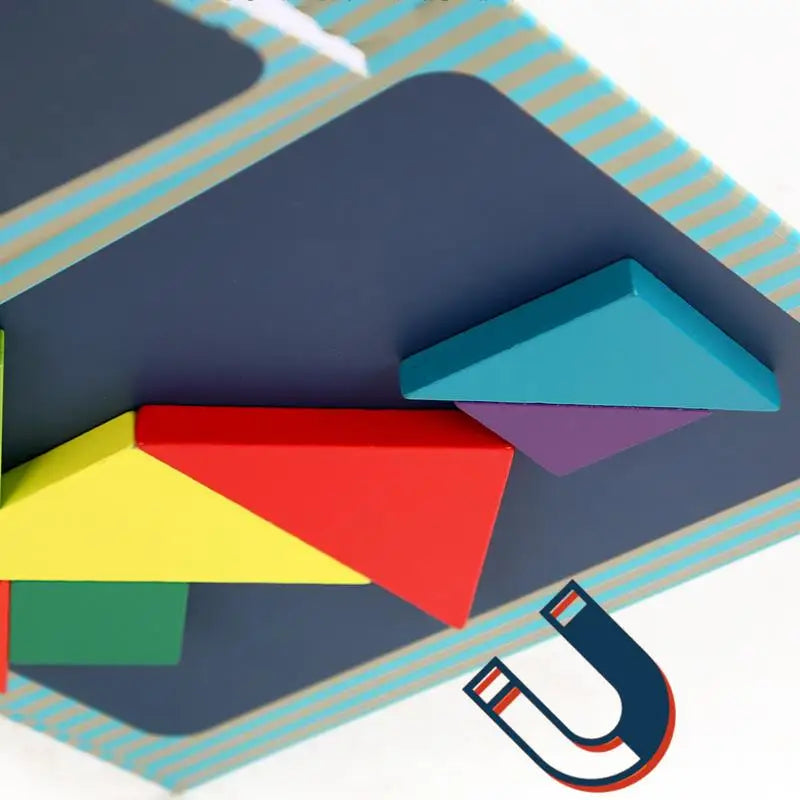 Piezas de madera imantadas del tangram