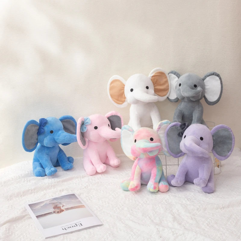 Elefantes de peluche de varios colores