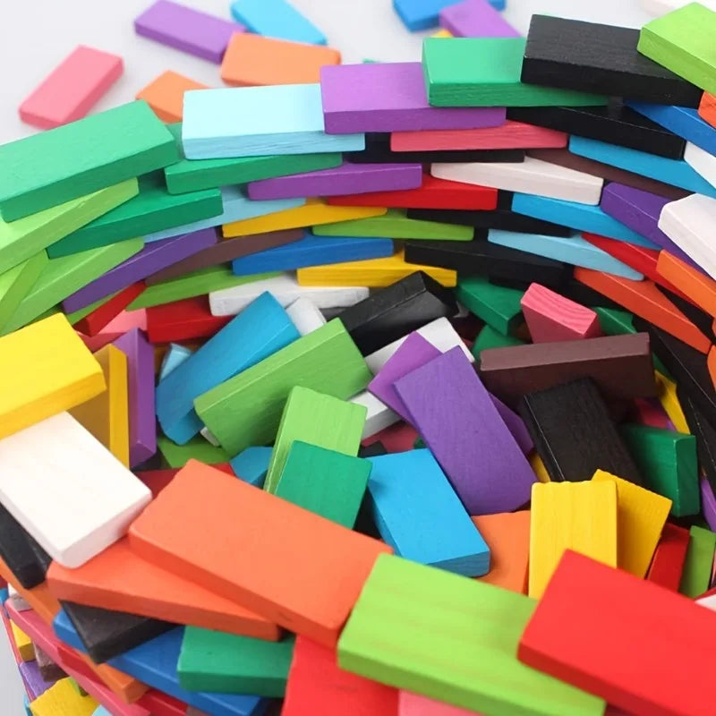 Fichas de dominó de madera de colores