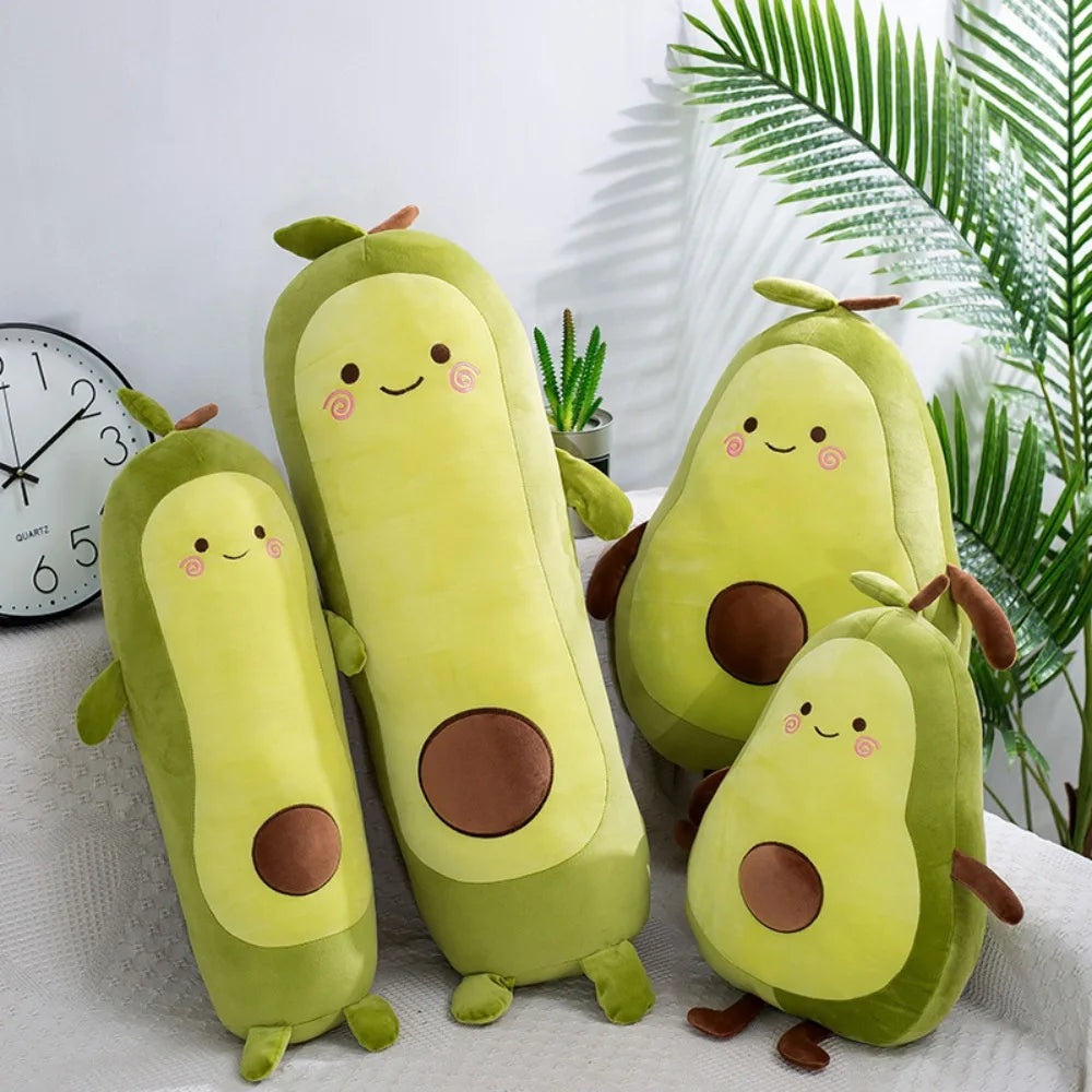 Aguacates de peluche redondos y alargados
