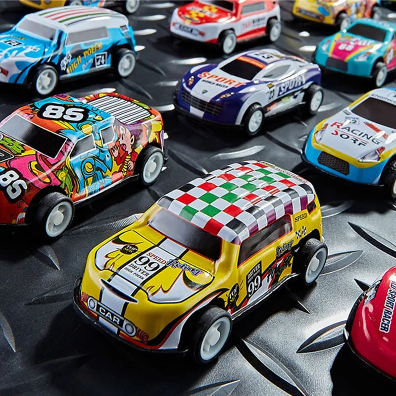 Cochecitos de metal con decoraciones de carreras