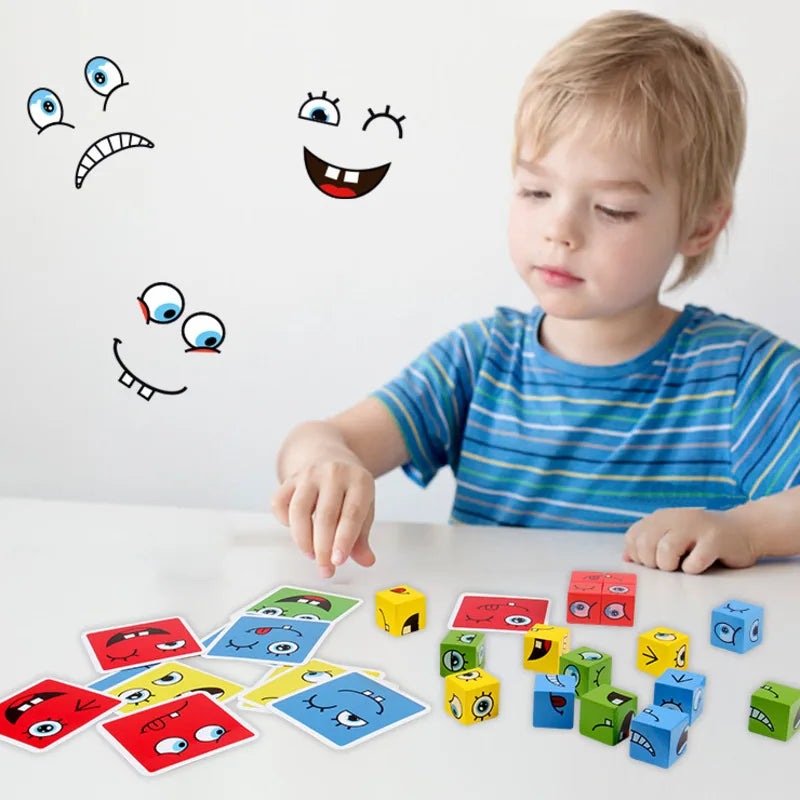 Niño jugando a copiar una cara con los cubos